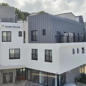  Guest house Airport L